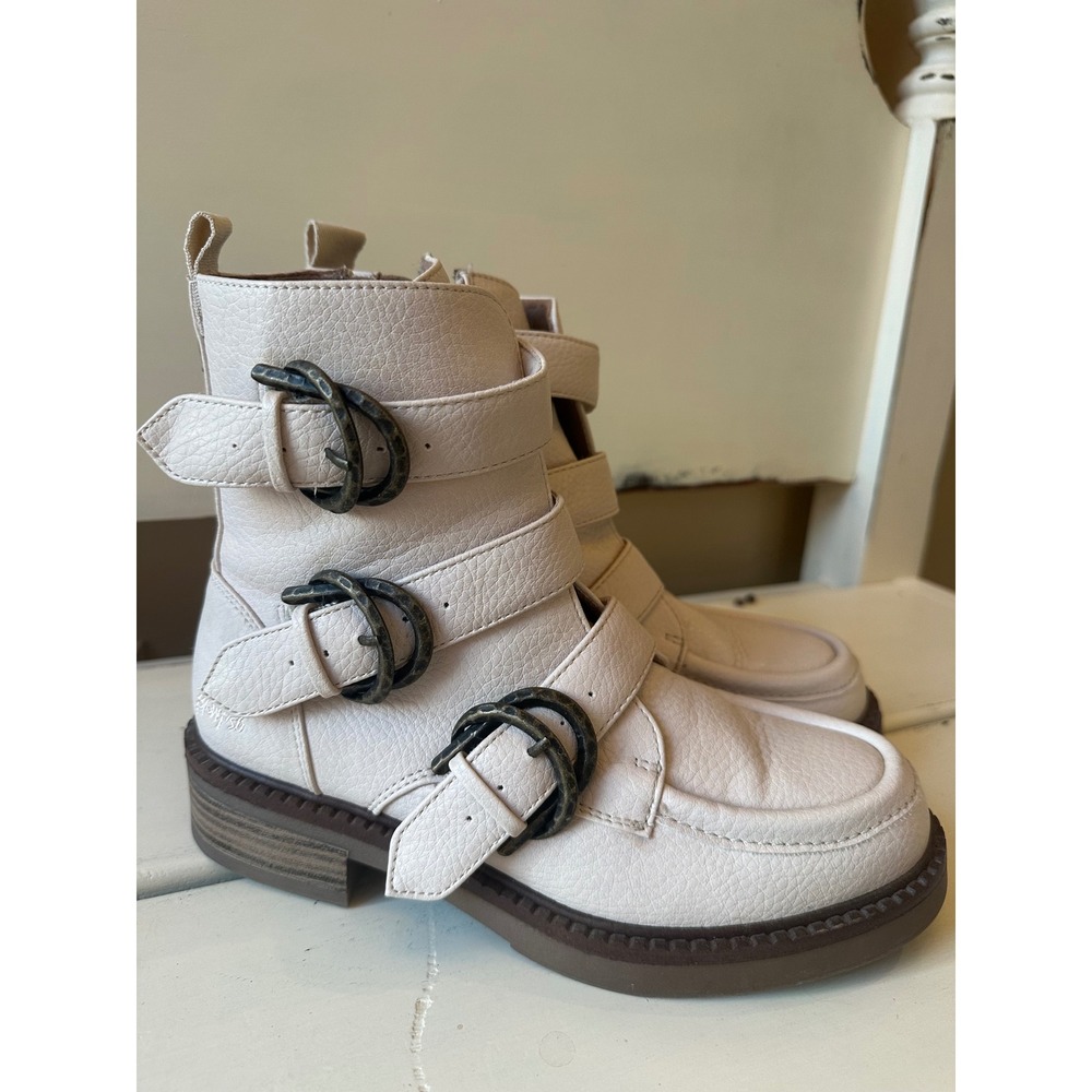 Blowfish Malibu Off White Vegan Leather Buckle Moto Combat Ankle Boots Size 8